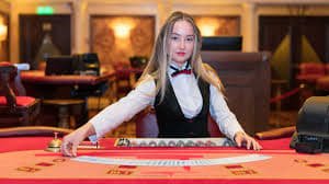 Layanan live chat dengan staf profesional berkomunikasi dengan pengguna secara real time